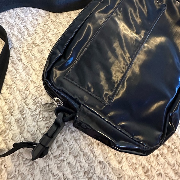 LeSportsac Shiny Black crossbody Bag - Picture 4 of 4